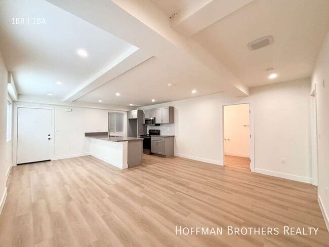 6738 Independence Ave, Unit 106