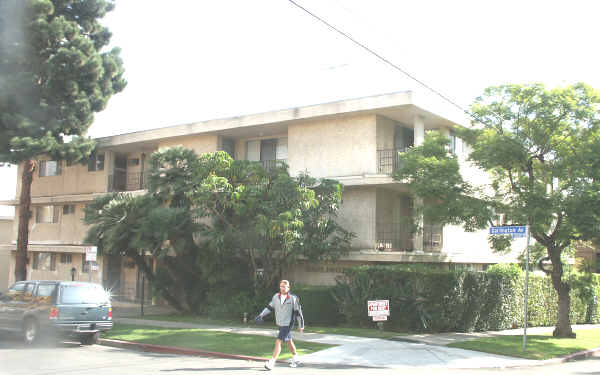 Darlington West in Los Angeles, CA - Building Photo