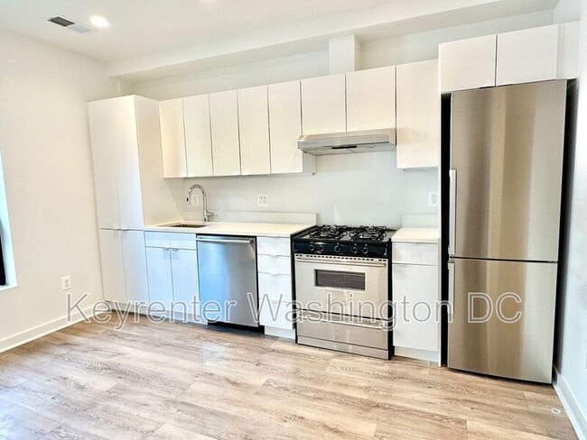 1460 Belmont St NW in Washington, DC - Building Photo - Building Photo