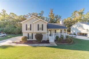 583 Embassy Walk in Winder, GA - Building Photo