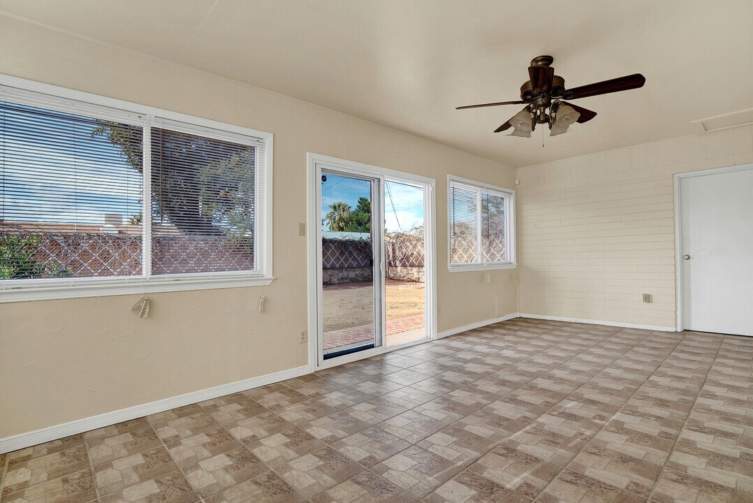 8101 Parkland Dr in El Paso, TX - Building Photo