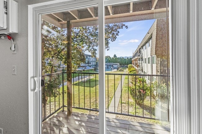 Valley Pines in Medford, OR - Foto de edificio - Building Photo