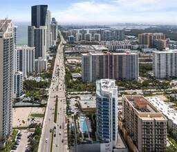 17550 Collins Ave, Unit 903 in Sunny Isles Beach, FL - Foto de edificio - Building Photo