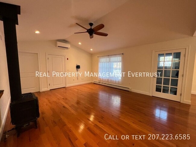 65 Shore Rd in Windham, ME - Building Photo - Building Photo