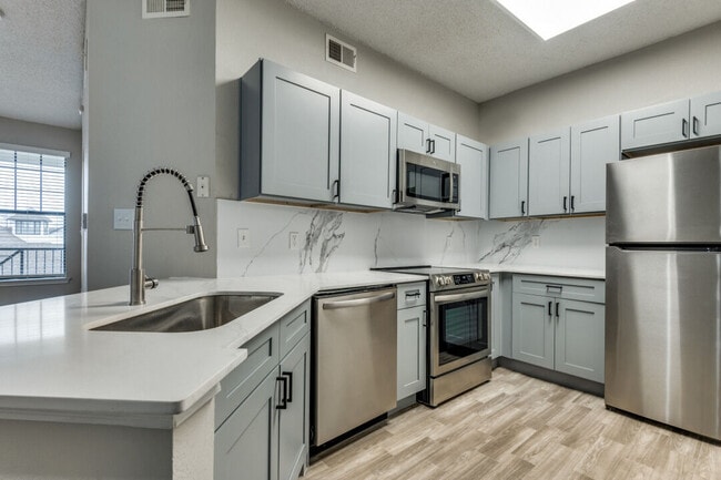 Devi Valley Ranch in Irving, TX - Building Photo - Building Photo