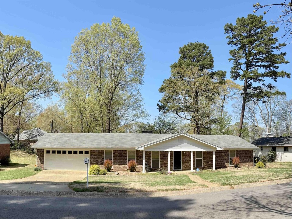 816 Teresa Dr in Benton, AR - Foto de edificio