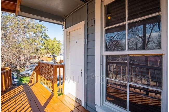 745 E Mulberry Ave in San Antonio, TX - Building Photo - Building Photo