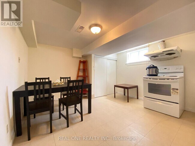 22 Princeway Dr in Toronto, ON - Building Photo - Building Photo