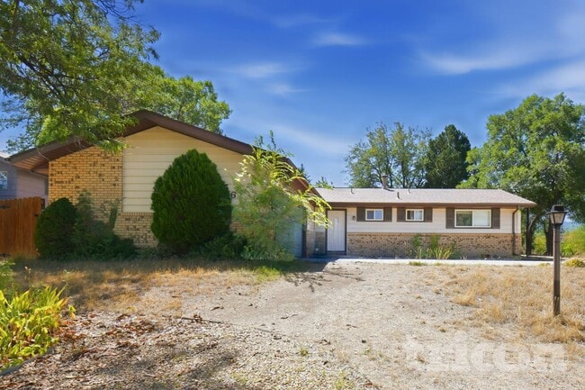 property at 1256 E 21st Ct