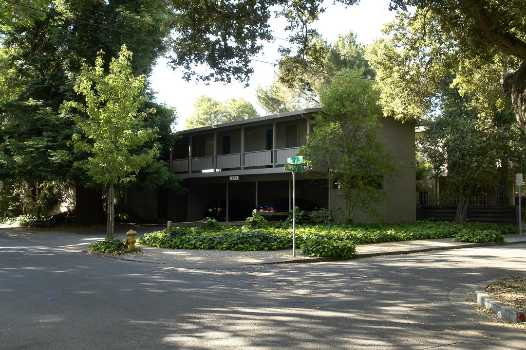 1075 Pine St in Menlo Park, CA - Building Photo