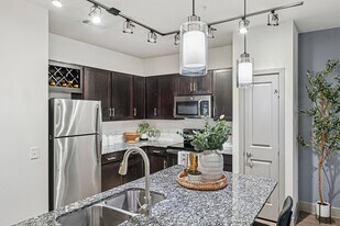 Flats at Frankford Station in Carrollton, TX - Building Photo