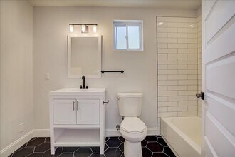 95 E Duval St in Philadelphia, PA - Building Photo - Building Photo