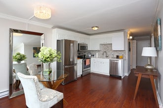 Lakeview Residences in Aurora, IL - Building Photo - Interior Photo