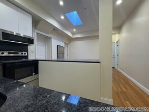 1801 Beacon St, Unit 8 in Brookline, MA - Building Photo - Building Photo