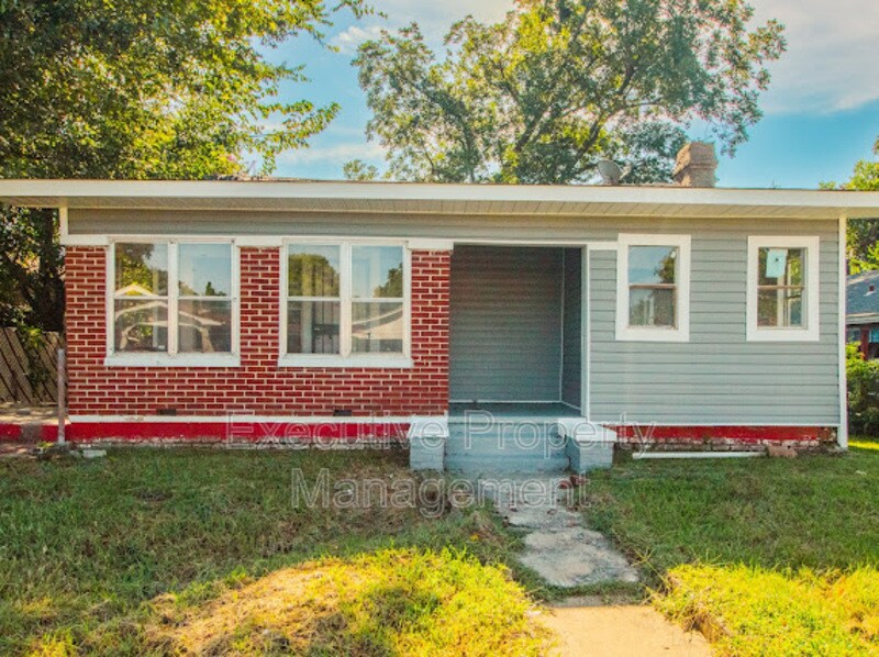 6140 Court F in Fairfield, AL - Foto de edificio