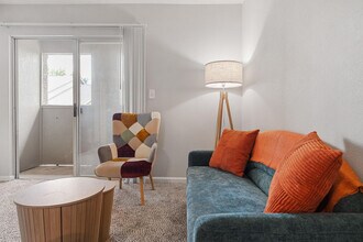 8054 Exchange Dr in Austin, TX - Foto de edificio - Building Photo