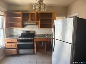 252 Maplewood Ave in Bridgeport, CT - Building Photo - Building Photo