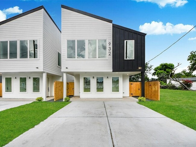 property at 932 South Ln