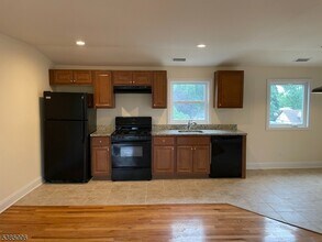 12 Brown St in Nutley, NJ - Building Photo - Building Photo