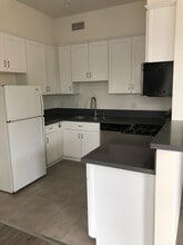 6844 Woodman Ave, Unit 208 in Los Angeles, CA - Foto de edificio - Building Photo
