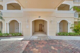 27 Harbour Isle Dr W in Fort Pierce, FL - Building Photo