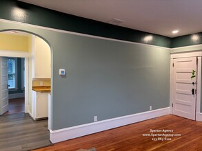 143 4th Ave NW, Unit #C in Puyallup, WA - Building Photo - Building Photo