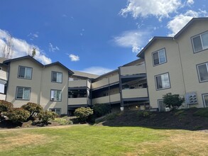 Camelot East Apartments in Salem, OR - Building Photo - Building Photo