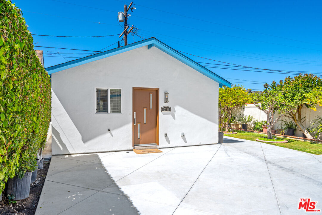 3751 W 60th St in Los Angeles, CA - Building Photo