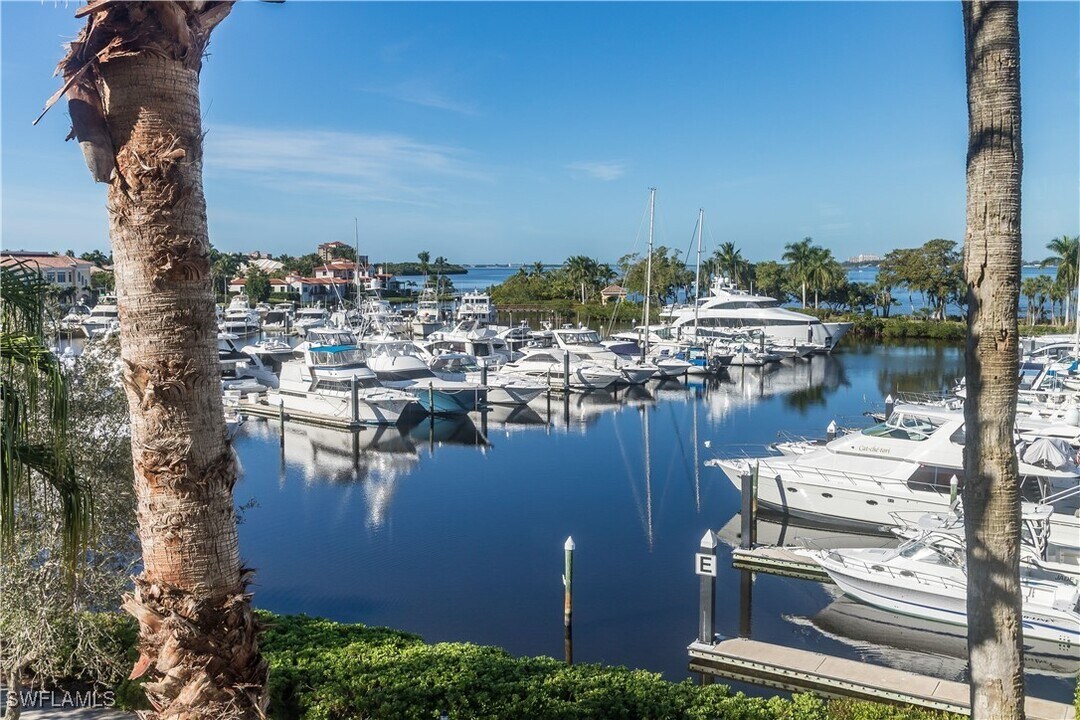 14356 Harbour Landings Dr in Ft. Myers, FL - Foto de edificio
