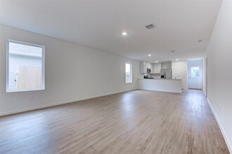 14975 Ascot Bend Cir in Conroe, VT - Foto de edificio - Building Photo