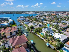 1500 Pelican Ave in Naples, FL - Foto de edificio - Building Photo