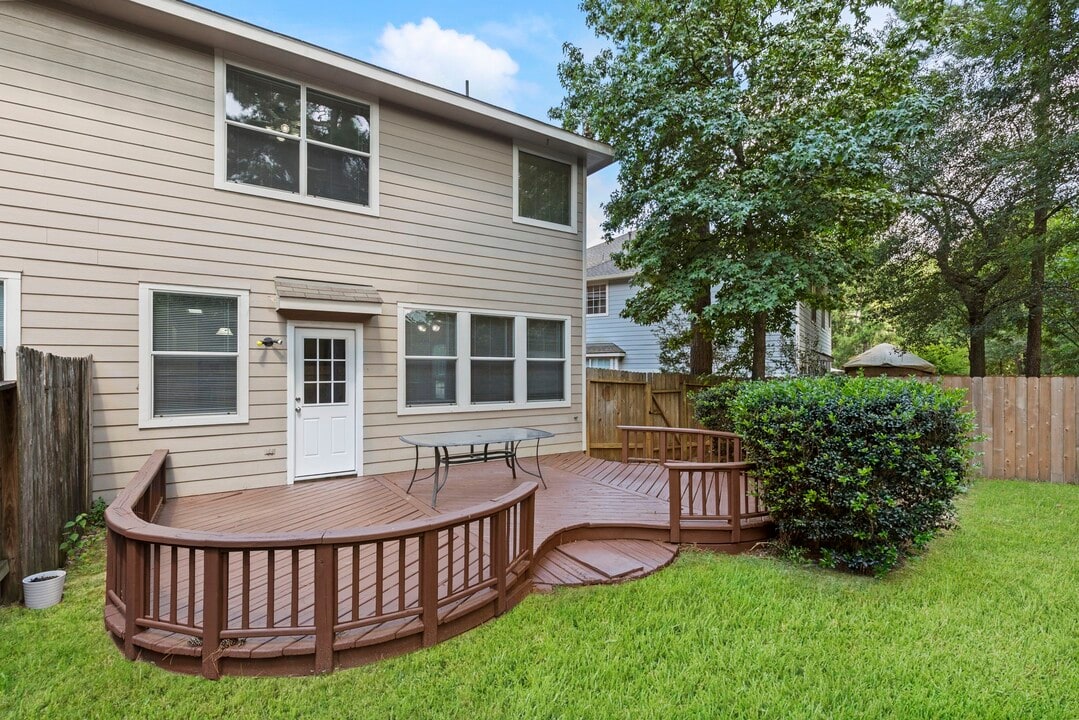106 E Stedhill Loop in The Woodlands, TX - Building Photo