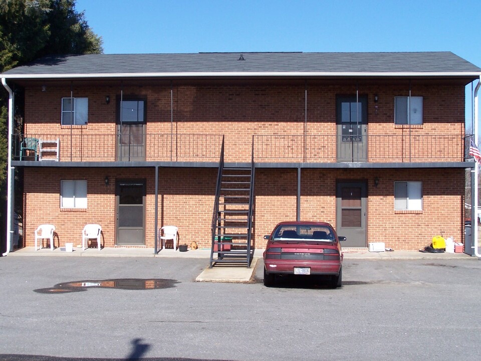 5063 Friendly Rd in Walkertown, NC - Building Photo