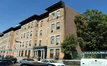 Mount Pleasant Apartments in Boston, MA - Foto de edificio - Building Photo