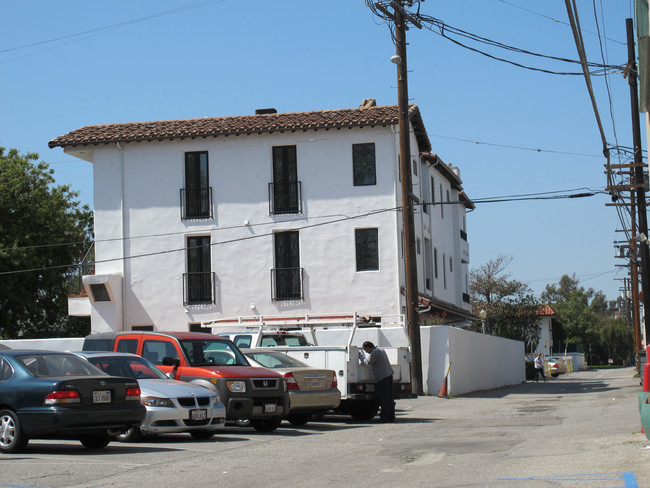 4440 Talofa Ave in Toluca Lake, CA - Building Photo - Building Photo