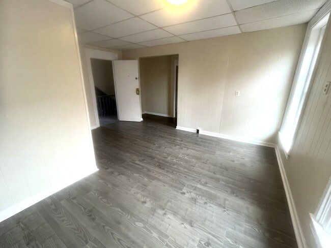 239 W 16th St, Unit 4 in Erie, PA - Foto de edificio - Building Photo