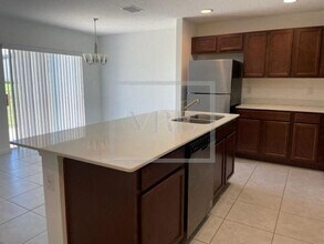 1377 Lucerne Loop Rd NE in Winter Haven, FL - Building Photo - Building Photo