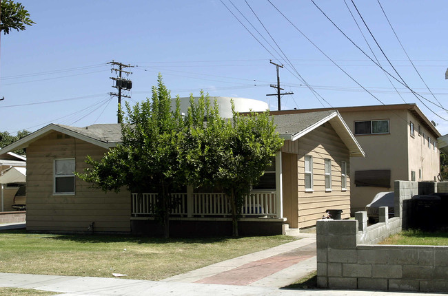 6304 King Ave in Bell, CA - Foto de edificio - Building Photo