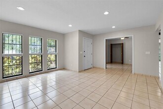 8208 La Serena Dr in Tampa, FL - Building Photo - Building Photo