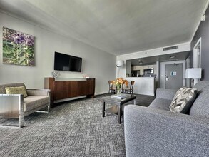 2889 McFarlane Rd in Miami, FL - Building Photo - Building Photo