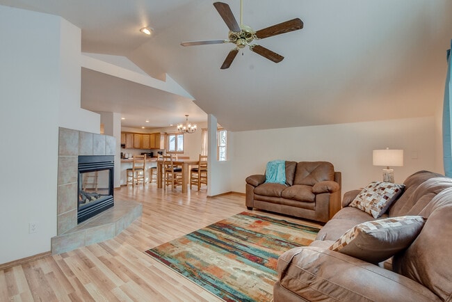 107 S 14th St, Unit Upstairs