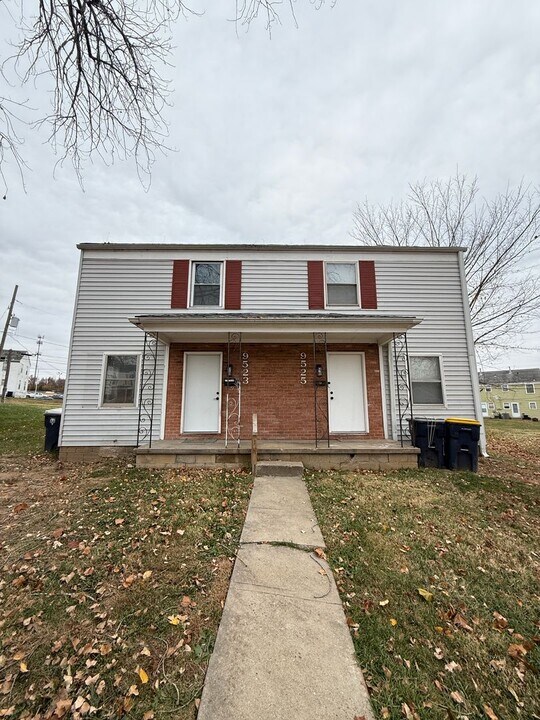 9523-9525 Charlotte St in Kansas City, MO - Building Photo