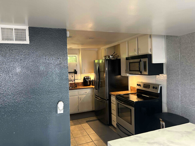 2240 N Legion Dr in Signal Hill, CA - Building Photo - Building Photo