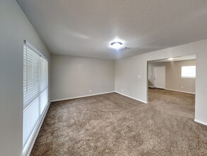 2313 Avenue F in Dickinson, TX - Building Photo - Building Photo
