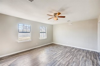5904 Schroeder Rd in Houston, TX - Building Photo - Building Photo