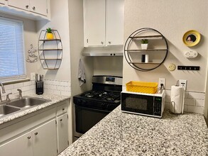 1117 N 11th Ave in Hanford, CA - Building Photo - Building Photo