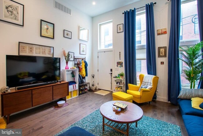 property at 1317 S Woodstock St