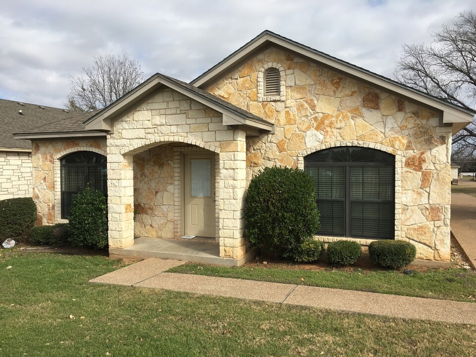 2526 S 3rd St in Waco, TX - Building Photo