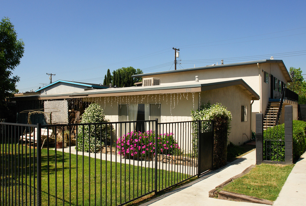 863 N Vineyard Ave in Ontario, CA - Foto de edificio