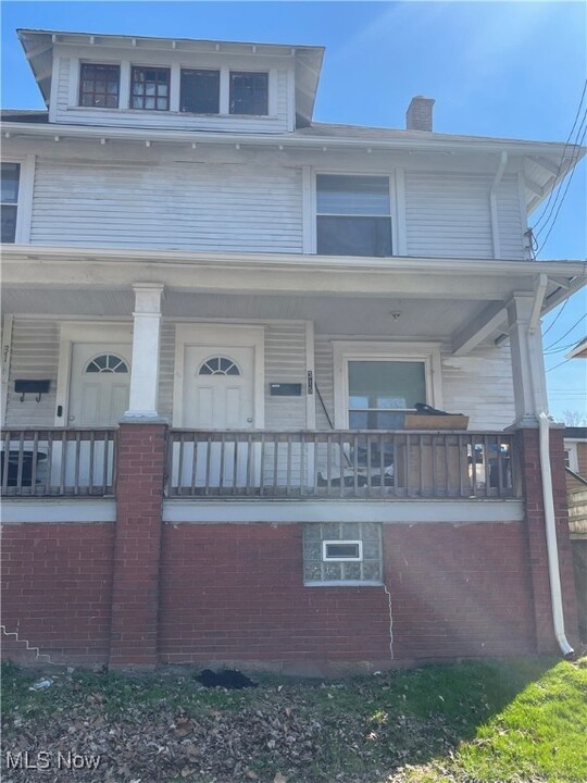 315 E High St in Alliance, OH - Foto de edificio